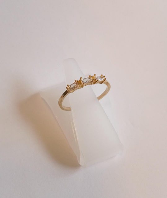 Anel folheado a ouro c/ zirconias